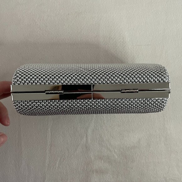 Jessica McClintock Silver Beaded Mesh Frame Evening Bag with Crossbody Chain - Picture 4 of 13